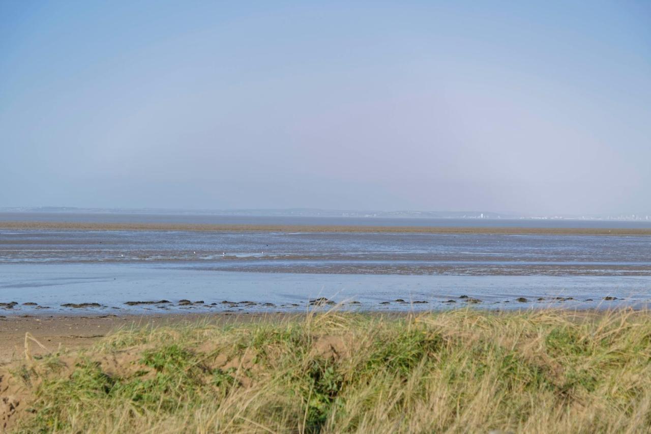 Sand Bay Holiday Village - Adults Only Weston-super-Mare Buitenkant foto