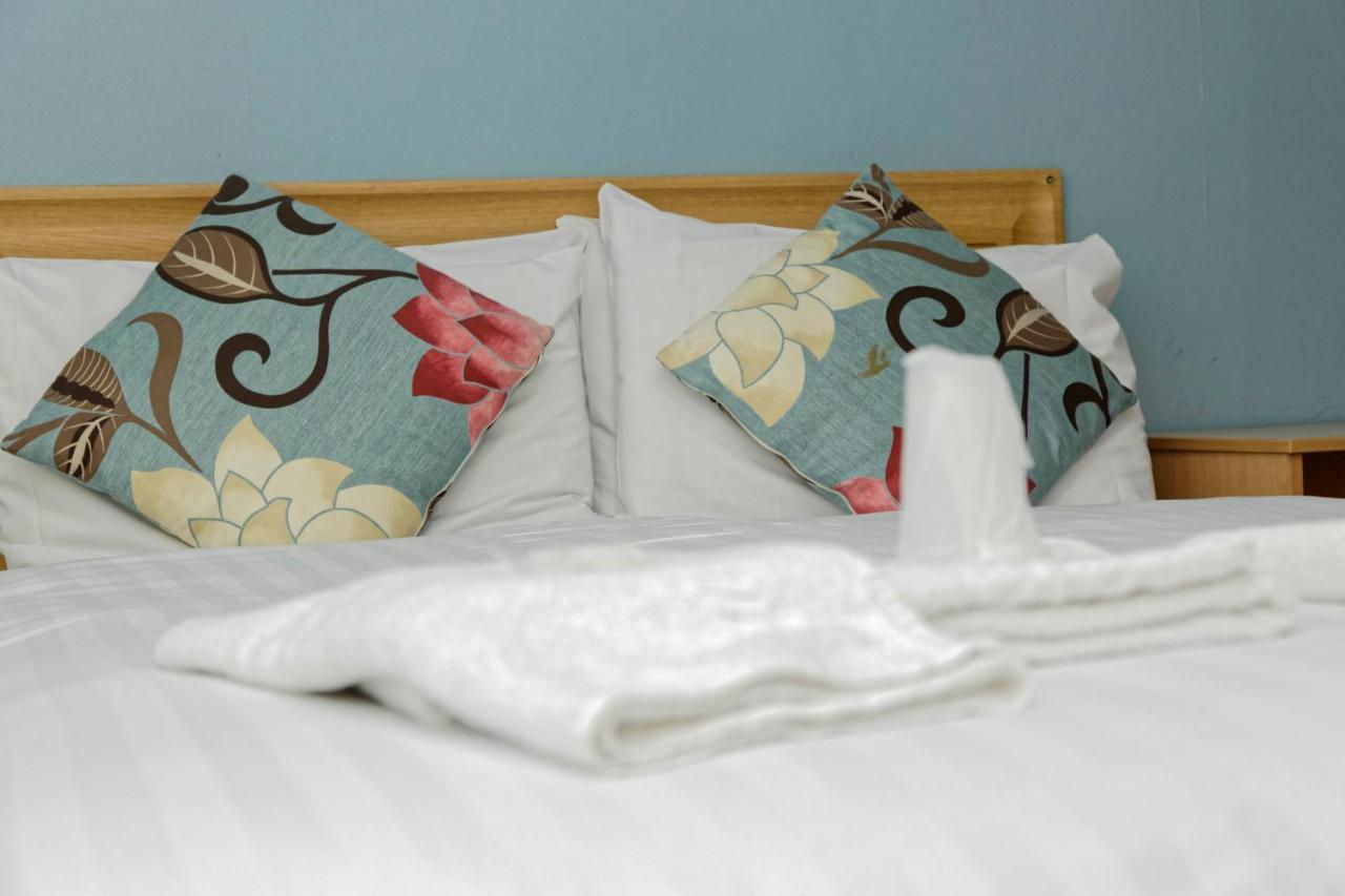 Sand Bay Holiday Village - Adults Only Weston-super-Mare Buitenkant foto