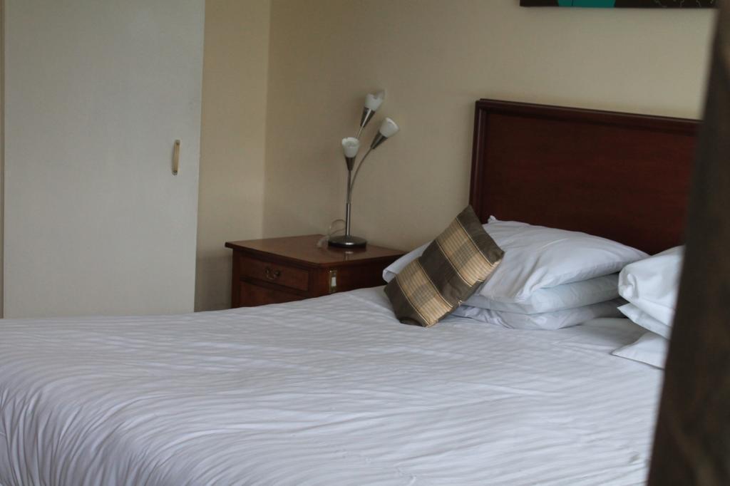 Sand Bay Holiday Village - Adults Only Weston-super-Mare Buitenkant foto