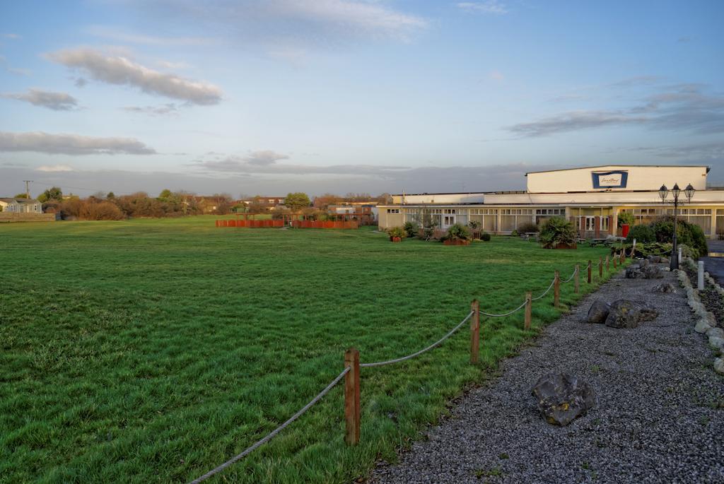 Sand Bay Holiday Village - Adults Only Weston-super-Mare Buitenkant foto