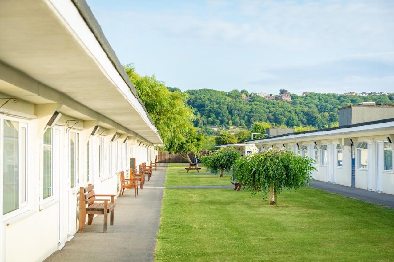 Sand Bay Holiday Village - Adults Only Weston-super-Mare Buitenkant foto